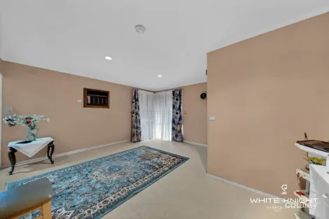 Property photo of 10 Mavis Crescent Kings Park VIC 3021