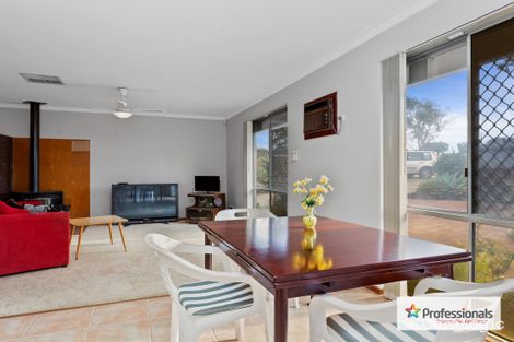 Property photo of 3 Farrer Place Thornlie WA 6108