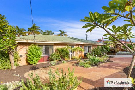 Property photo of 3 Farrer Place Thornlie WA 6108