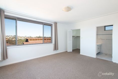 Property photo of 27 Roscommon Crescent Killarney Heights NSW 2087