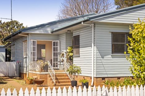 Property photo of 18 Curzon Street Mount Lofty QLD 4350
