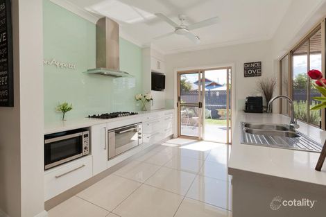 Property photo of 34 Lakeside Circuit Sinnamon Park QLD 4073