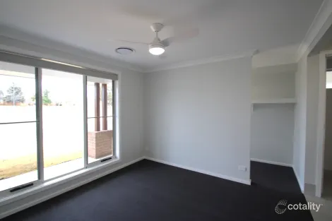 Property photo of 13 Edye Circuit Orange NSW 2800