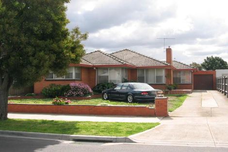 32 Westminster Dr, Avondale Heights, VIC 3034