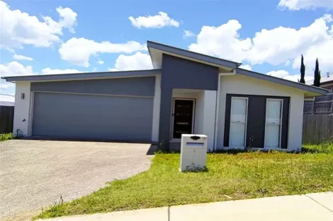 8 Hardwood St, Spring Mountain, QLD 4300