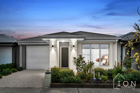 38 Diplomat Cres, Cranbourne South, VIC 3977