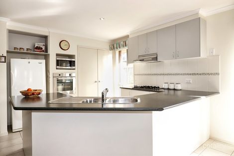 Property photo of 3 Orrong Place Craigieburn VIC 3064