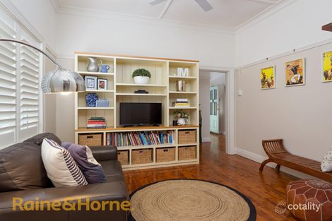 Property photo of 12 Norman Street Turvey Park NSW 2650