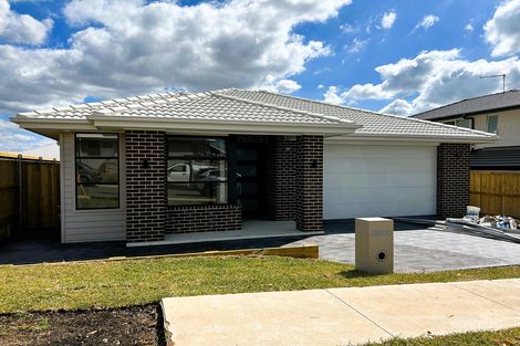 21 Rainbird St, Menangle Park, NSW 2563