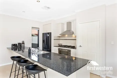 Property photo of 28 Horticulture Gardens Banksia Grove WA 6031