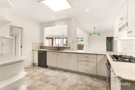 Property photo of 2 Maralee Place Doncaster VIC 3108