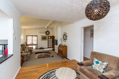 Property photo of 20 Cooinbil Crescent Kooringal NSW 2650