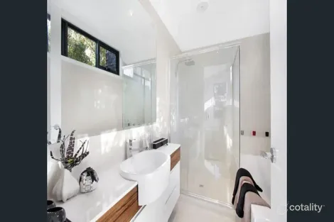 Property photo of 2/4 Saxton Street Box Hill North VIC 3129
