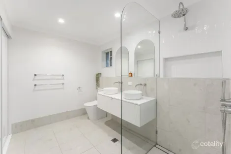 Property photo of 22 Beitz Avenue Labrador QLD 4215