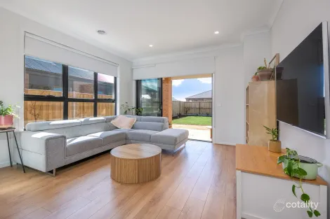 Property photo of 12 Nowlan Street Gisborne VIC 3437