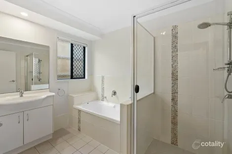 Property photo of 145 Englefield Road Oxley QLD 4075