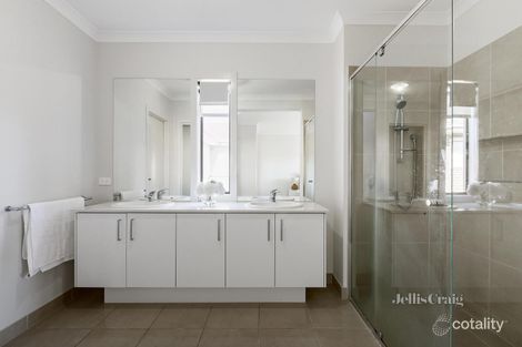 Property photo of 16 Wards Grove Bentleigh East VIC 3165