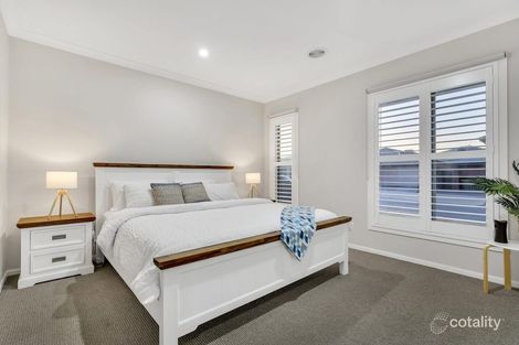 Property photo of 18 Highpark Circuit Craigieburn VIC 3064