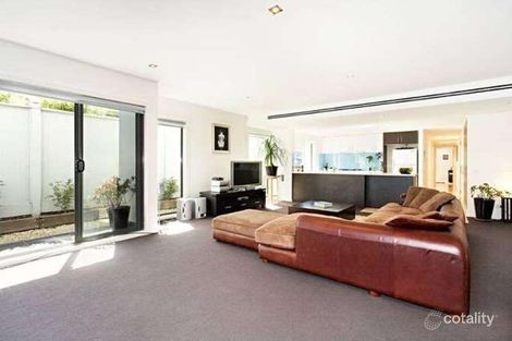 Property photo of 1/113 Ormond Esplanade Elwood VIC 3184