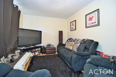Property photo of 33 Nightingale Way Warnbro WA 6169