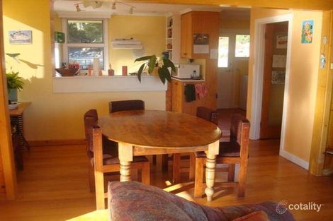 Property photo of 102 Derwent Avenue Lindisfarne TAS 7015