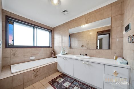 Property photo of 16 Thornhill Drive Keilor Downs VIC 3038
