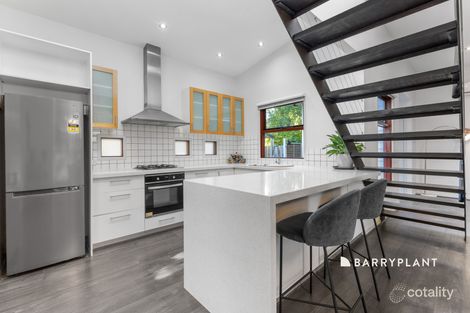 Property photo of 2/22 Harkaway Road Berwick VIC 3806
