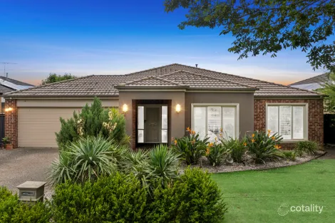 Property photo of 32 Hummingbird Boulevard Tarneit VIC 3029