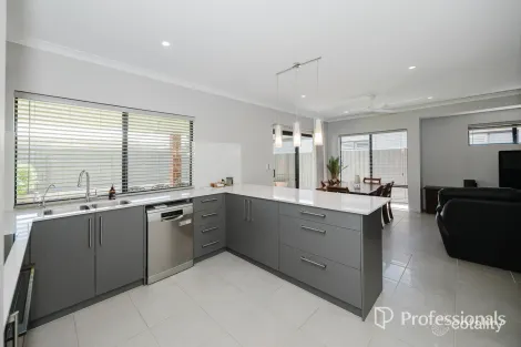 Property photo of 15 Darwell Way Aveley WA 6069