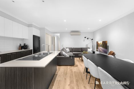 Property photo of 5 Toby Place Mooroolbark VIC 3138