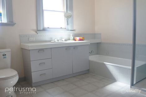 Property photo of 30 Loatta Road Lindisfarne TAS 7015