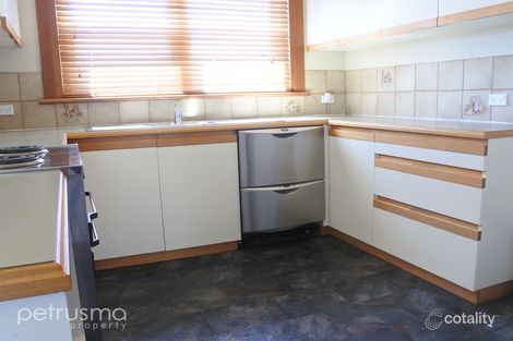 Property photo of 30 Loatta Road Lindisfarne TAS 7015