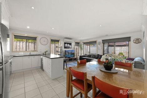 18 Scenic Ave, Clyde, VIC 3978