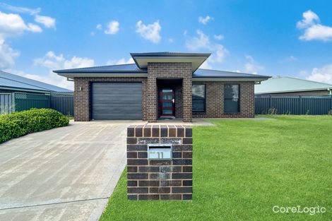 Property photo of 11 Waterfall Crescent Dubbo NSW 2830
