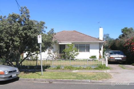 2 Wallace Cres, Strathmore, VIC 3041