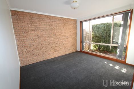 Property photo of 4/23 Elm Way Jerrabomberra NSW 2619