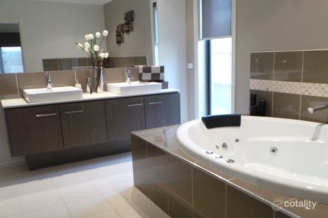 Property photo of 40 Montpelier Drive Berwick VIC 3806