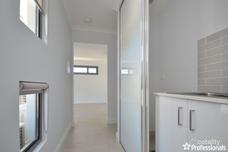 Property photo of 2/23 Pearl Road Cloverdale WA 6105