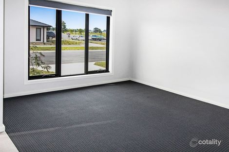 Property photo of 1 Alderstone Rise Cranbourne East VIC 3977
