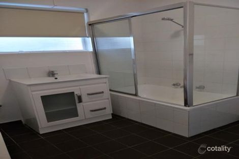 4/3 Hargreaves Cres, Braybrook, VIC 3019