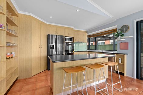 24 Foxwood Dr, Cranbourne East, VIC 3977