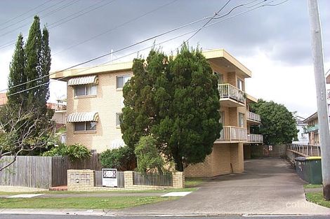 Property photo of 4/81 Kitchener Street Coorparoo QLD 4151
