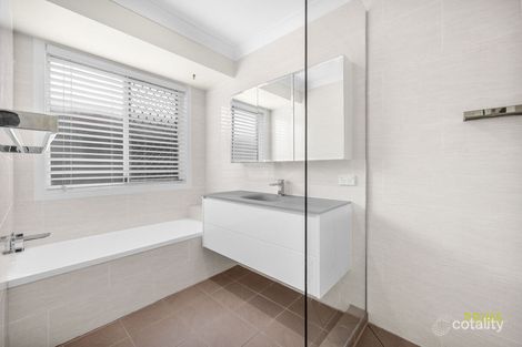 Property photo of 10 Thornbill Drive Eli Waters QLD 4655