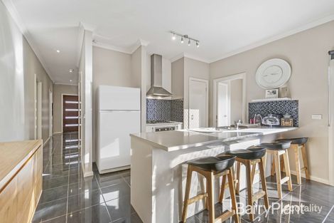 Property photo of 32 Barleygrass Crescent Brookfield VIC 3338