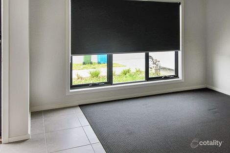 Property photo of 16 Langside Grove Cranbourne East VIC 3977