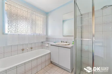 Property photo of 10 Melton Close Werribee VIC 3030