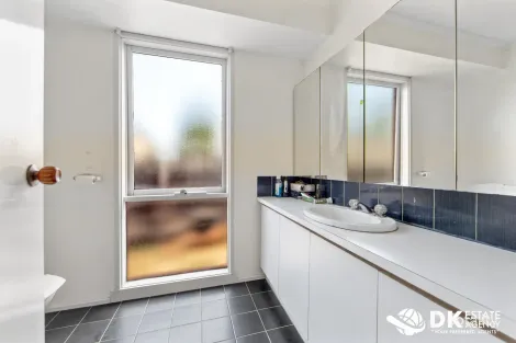 Property photo of 10 Melton Close Werribee VIC 3030