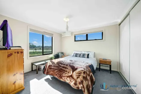 Property photo of 10 Raspberry Grove Mernda VIC 3754
