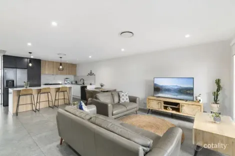 4c Calderwood Rd, Albion Park, NSW 2527