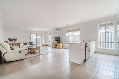 Property photo of 12 Hinter Way Roxburgh Park VIC 3064
